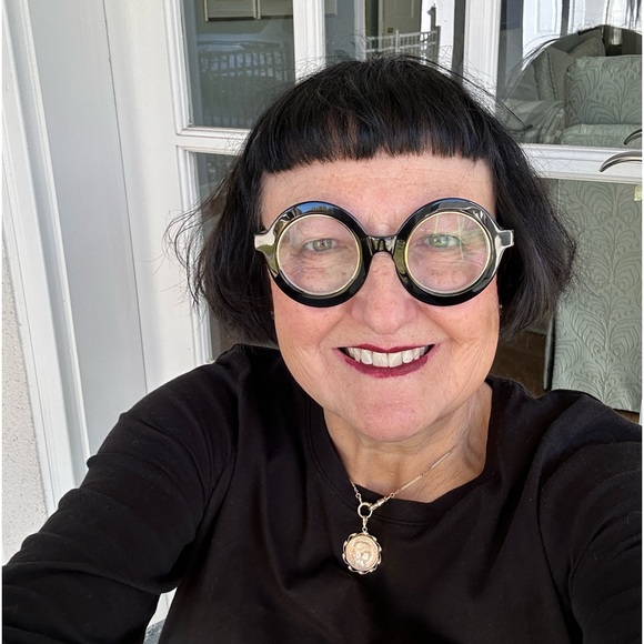 Meet your Posher, Catherine - Picture 2 of 2